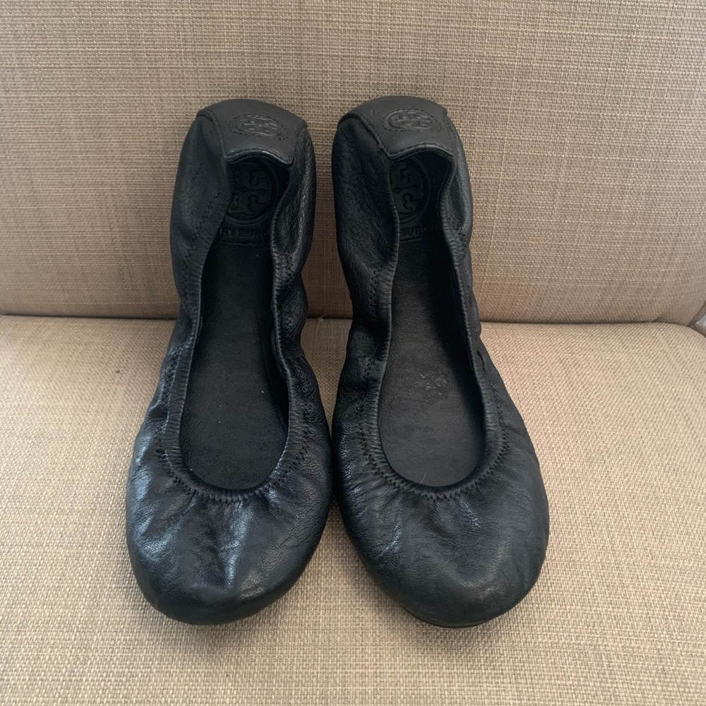TURY BURCH EDDIE BLACK LEATHER FLATS
